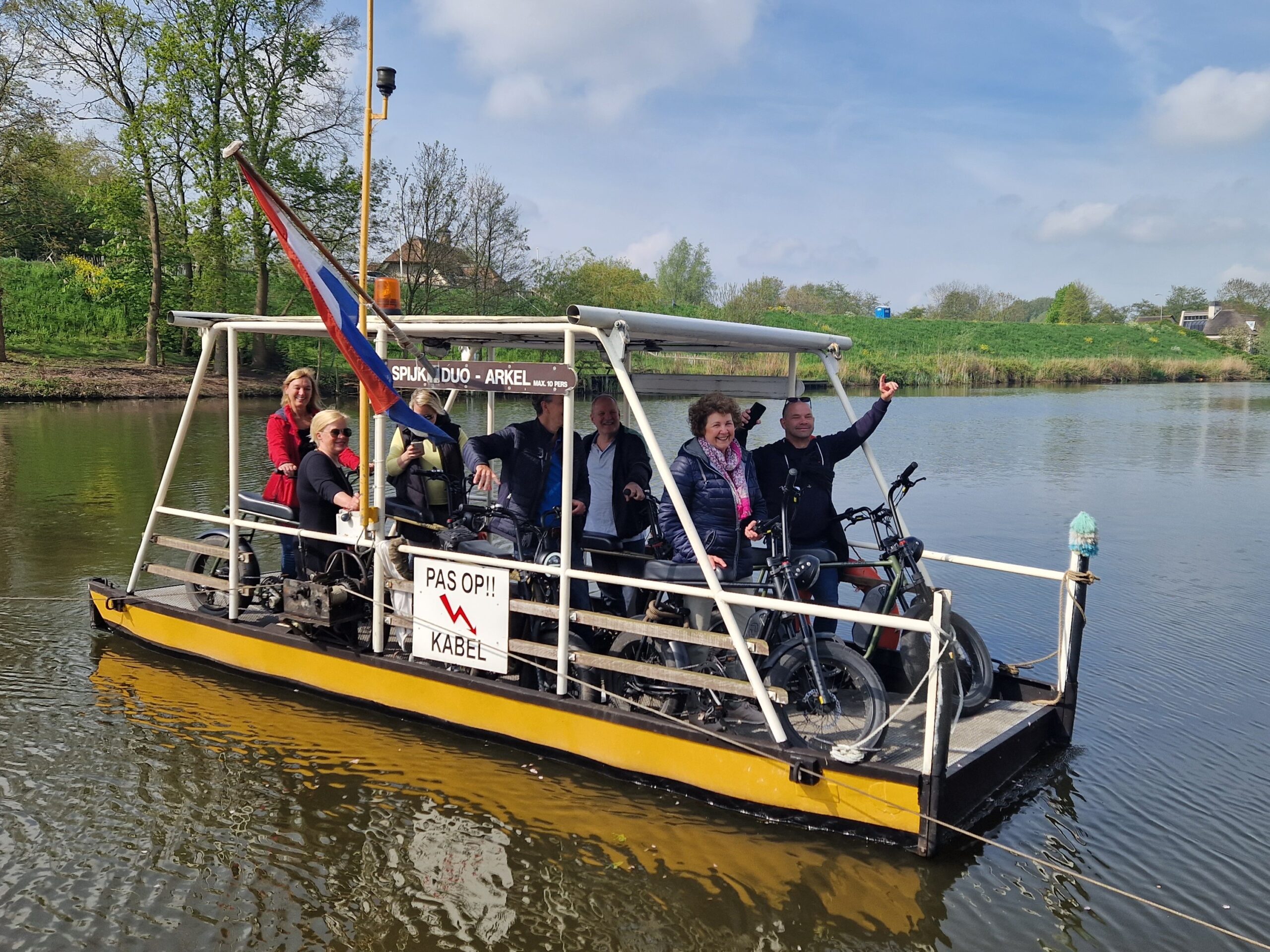 pontje-voetveer-arkel-spijk-terras-linge-carolinge